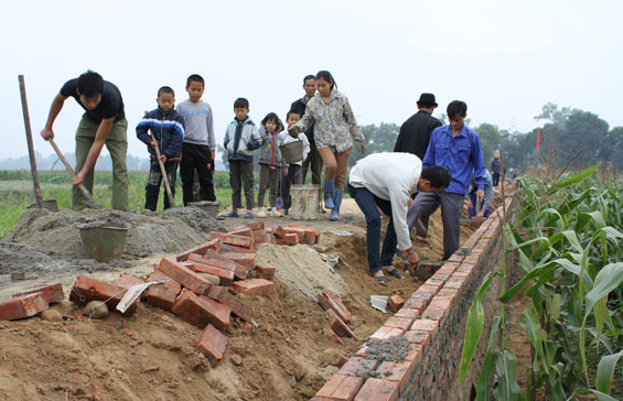 Cấp xi măng cho hai xã Trung Thành và Phúc Thuận
