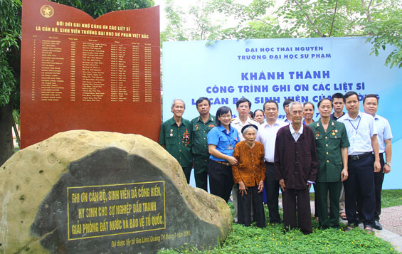 Trường Đại học Sư phạm: Tri ân gia đình liệt sĩ và khánh thành Bia ghi ơn các liệt sĩ