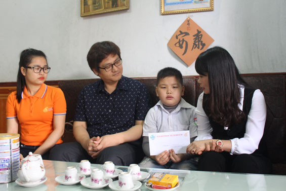 Hỗ trợ phụ nữ, trẻ em nghèo