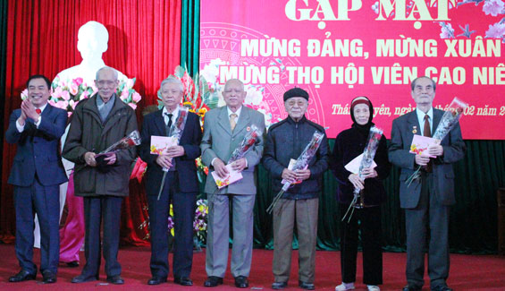 Mừng thọ hội viên cao niên