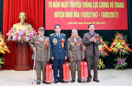 Kỷ niệm 70 năm Ngày truyền thống lực lượng vũ trang