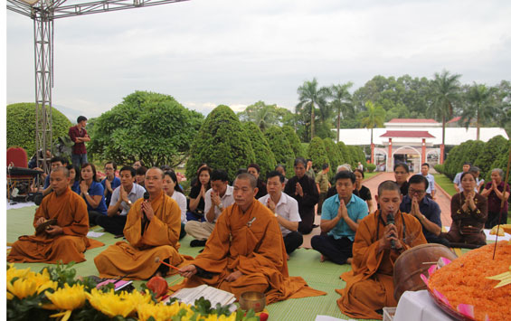 Lễ cầu siêu và thắp nến tri ân các Anh hùng liệt sĩ