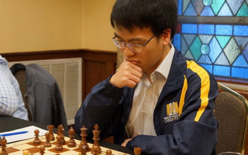 Quang Liêm bị cầm hoà trước đối thủ đứng bét bảng