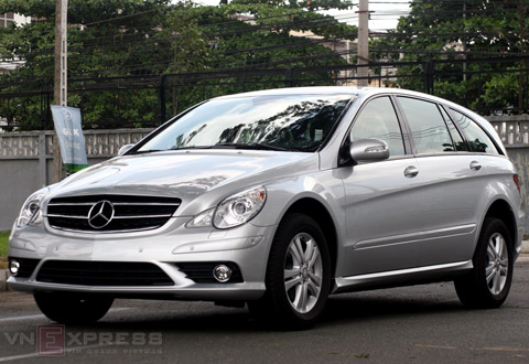 Mẫu xe gia đình R350L của Mercedes tại Việt Nam