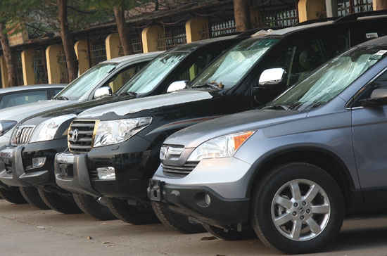 Ôtô nhập khẩu: Bán ra chậm, nhập vẫn tăng