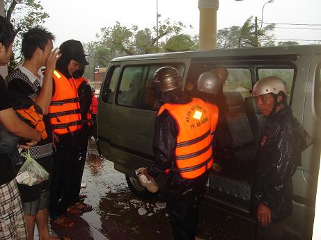 Bão số 9 suy yếu thành áp thấp nhiệt đới