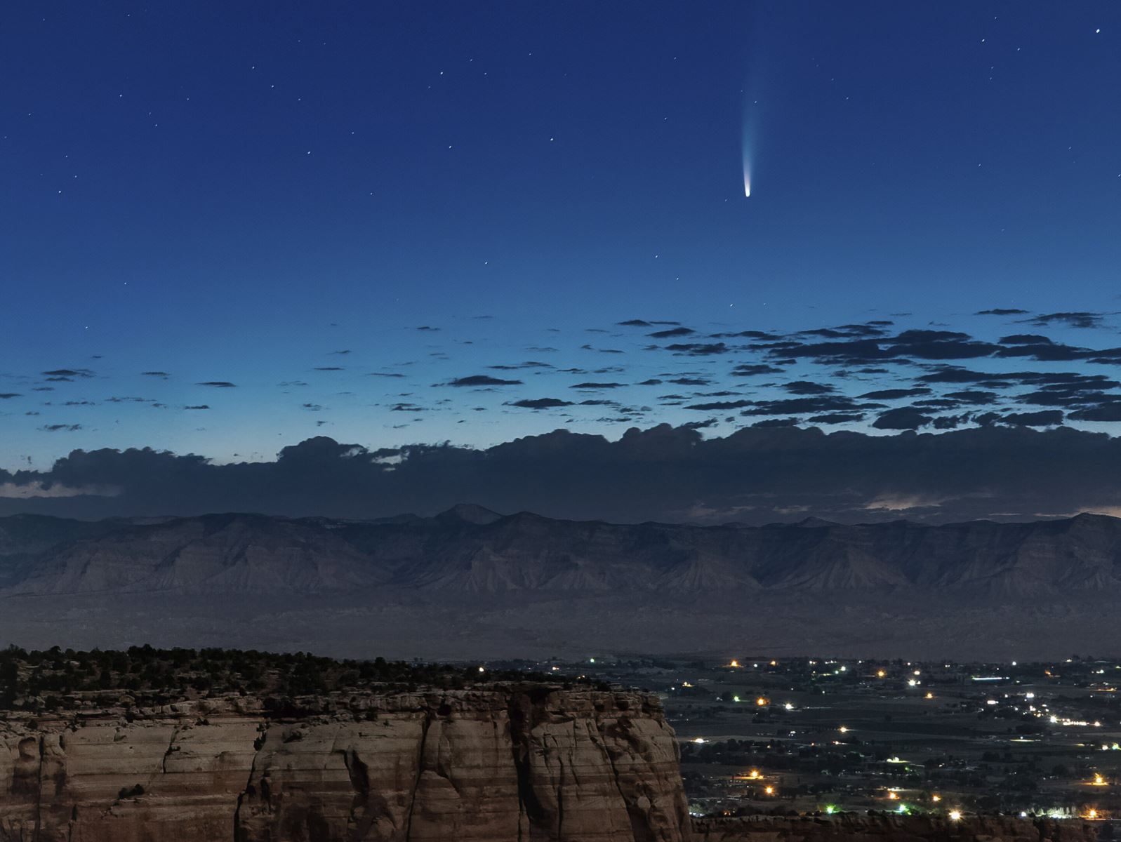 Ngắm sao chổi Neowise 7.000 năm mới bay qua Trái đất - Báo Thái ...