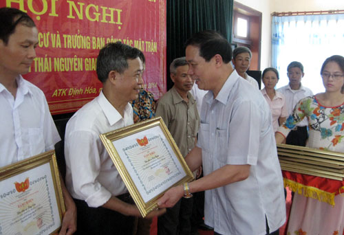 56 khu dân cư và Trưởng ban Công tác Mặt trận được tặng Bằng khen