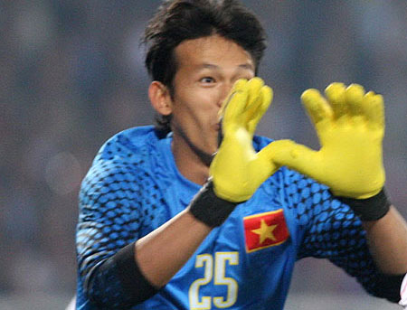 Một ngày trước trận bán kết lượt về VN - Malaysia: Tấn Trường mất chỗ