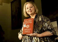 Giải Booker 2009 thuộc về nữ văn sĩ Anh Hilary Mantel