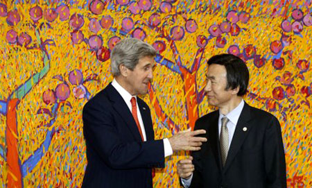 Chuyến công du Đông Á của Ngoại trưởng Mỹ John Kerry: Một công đôi việc