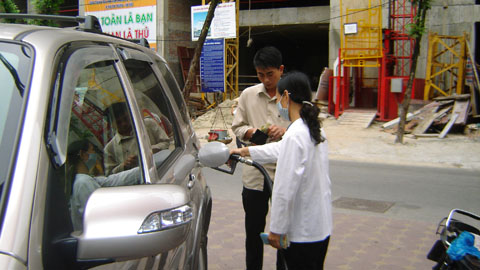 Xăng dầu bất ngờ tăng giá từ 19h tối 9/8/2010