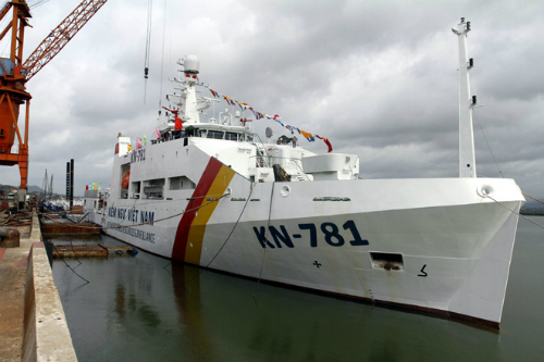 Thủ tướng thị sát tàu kiểm ngư lớn nhất Việt Nam