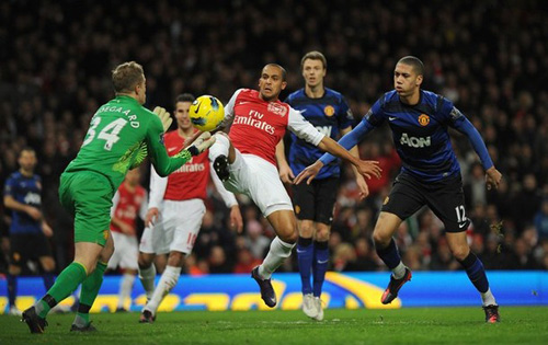 Hạ gục Arsenal, MU tiếp tục bám đuổi Man City