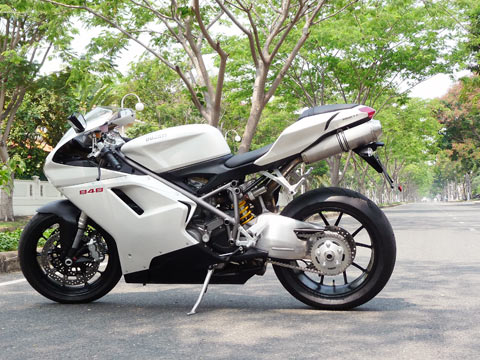 Superbike Ducati 848 trên phố Việt Nam