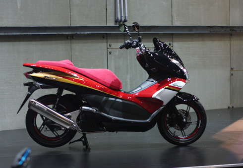 Honda Việt Nam tăng giá PCX thêm 18%