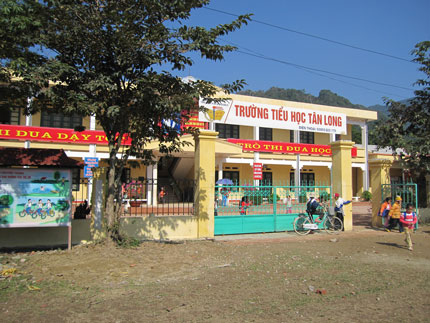 Xây dựng trường chuẩn ở xã đặc biệt khó khăn