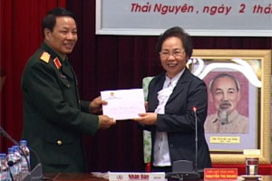 Phó Chủ tịch nước Nguyễn Thị Doan thăm và chúc Tết LLVT Quân khu 1