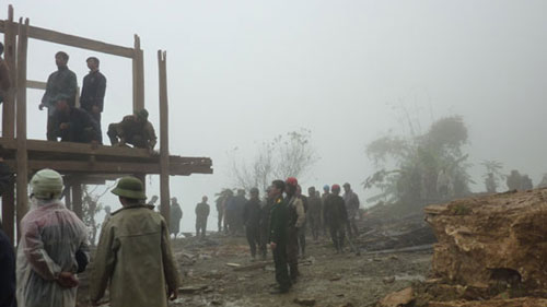 Sạt lở quốc lộ 6: Tìm kiếm nạn nhân gặp nhiều khó khăn