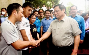 Đảng, Nhà nước luôn quan tâm, chăm lo nâng cao đời sống vật chất, tinh thần cho công nhân lao động