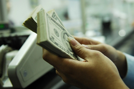 Tỷ giá VND/USD bất ngờ tăng thêm 1%