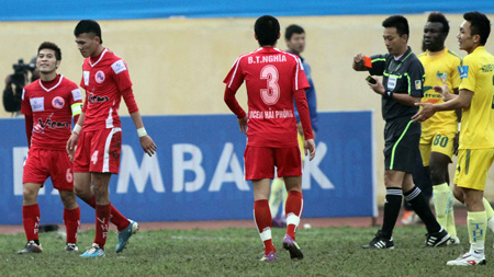 Sao còi cứ “méo”?