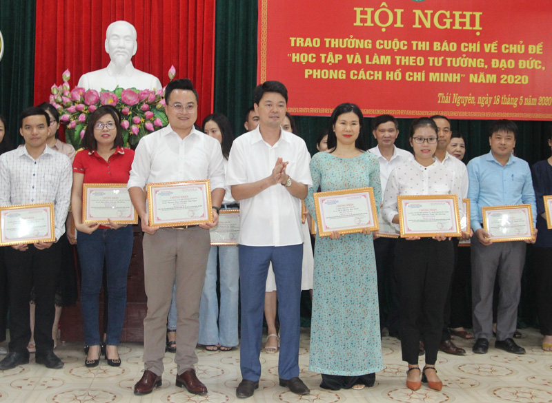 34 tác phẩm được trao giải Cuộc thi báo chí về chủ đề “Học tập và làm theo tư tưởng, đạo đức, phong cách Hồ Chí Minh”