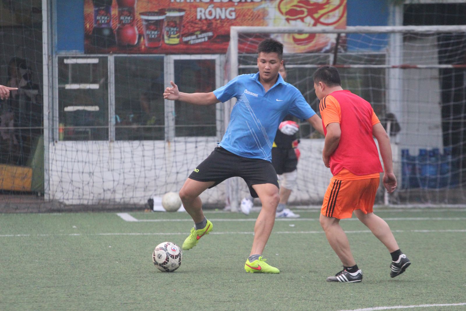 Vận động viên thiếu sân, phòng tập