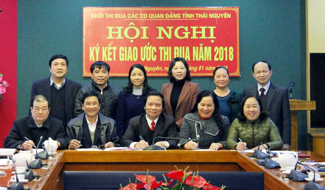 Khối Thi đua Các cơ quan Đảng tỉnh: Triển khai nhiệm vụ và ký giao ước thi đua năm 2018