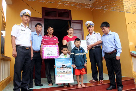 Xuân về trên quần đảo tiền tiêu