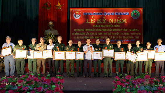 365 cựu thanh niên xung phong được tặng sổ tiết kiệm, xoá nhà dột nát