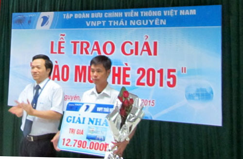 Trao giải cho khách hàng trúng thưởng Chương trình quay số "Chào mùa hè 2015"