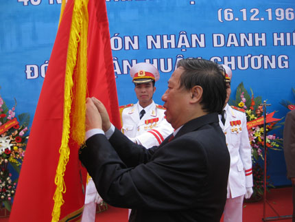 Đón nhận danh hiệu Anh hùng Lao động