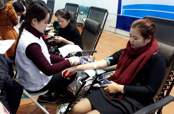 Phú Bình: Gần 400 người tham gia hiến máu tình nguyện