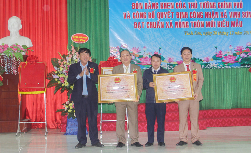Vinh Sơn đón Bằng công nhận nông thôn mới kiểu mẫu