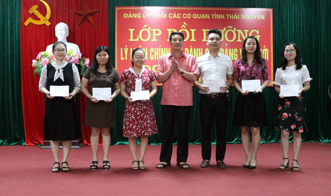 Đảng bộ Khối các cơ quan tỉnh: Kết nạp đảng viên đạt nhiều kết quả tích cực