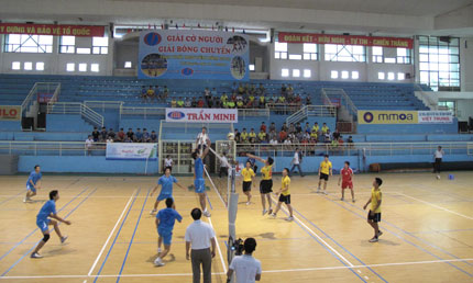 14 đơn vị tham gia Giải cờ người - giải bóng chuyền