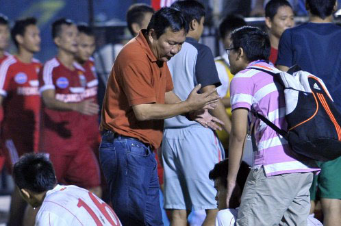 HLV Hoàng Văn Phúc chính thức ở lại với đội U-23 VN