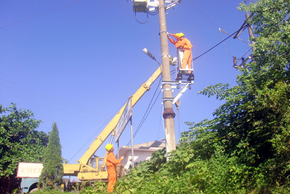 Nỗ lực cấp điện ổn định mùa nắng nóng