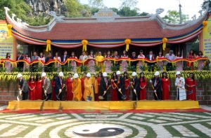 Danh thắng Chùa Hang