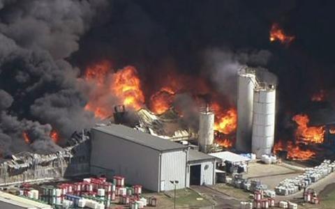 Cháy nhà máy hoá chất, khói độc bao trùm bang Texas của Mỹ