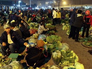 Chợ truyền thống: Nên bỏ thêm tiền hay thu hẹp lại?