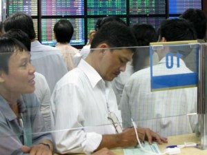 Sắc xanh trở lại hai sàn chứng khoán  