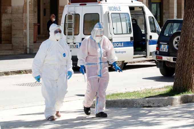 Số lượng người mắc COVID-19 trên thế giới vượt mốc 21 triệu người