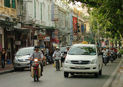 Cước vận tải “nhảy” theo giá xăng