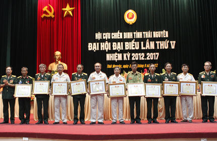 Trung thành, đoàn kết, gương mẫu, đổi mới