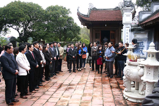 Tuổi trẻ báo Đảng về với miền quan họ