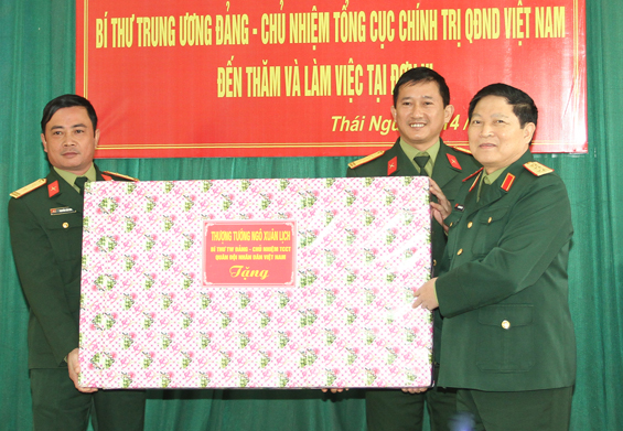 Lãnh đạo Tổng cục Chính trị và Bộ Y tế làm việc tại Quân khu 1