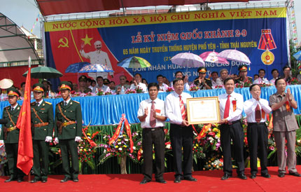 Phổ Yên đón nhận Huân chương Lao động hạng Nhất
