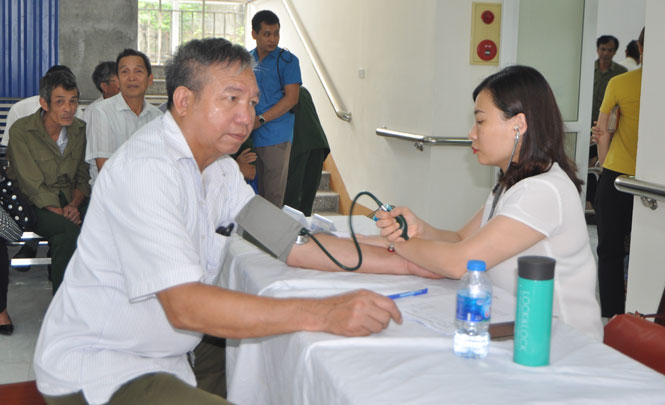 Khám bệnh, cấp thuốc miễn phí cho các đối tượng chính sách